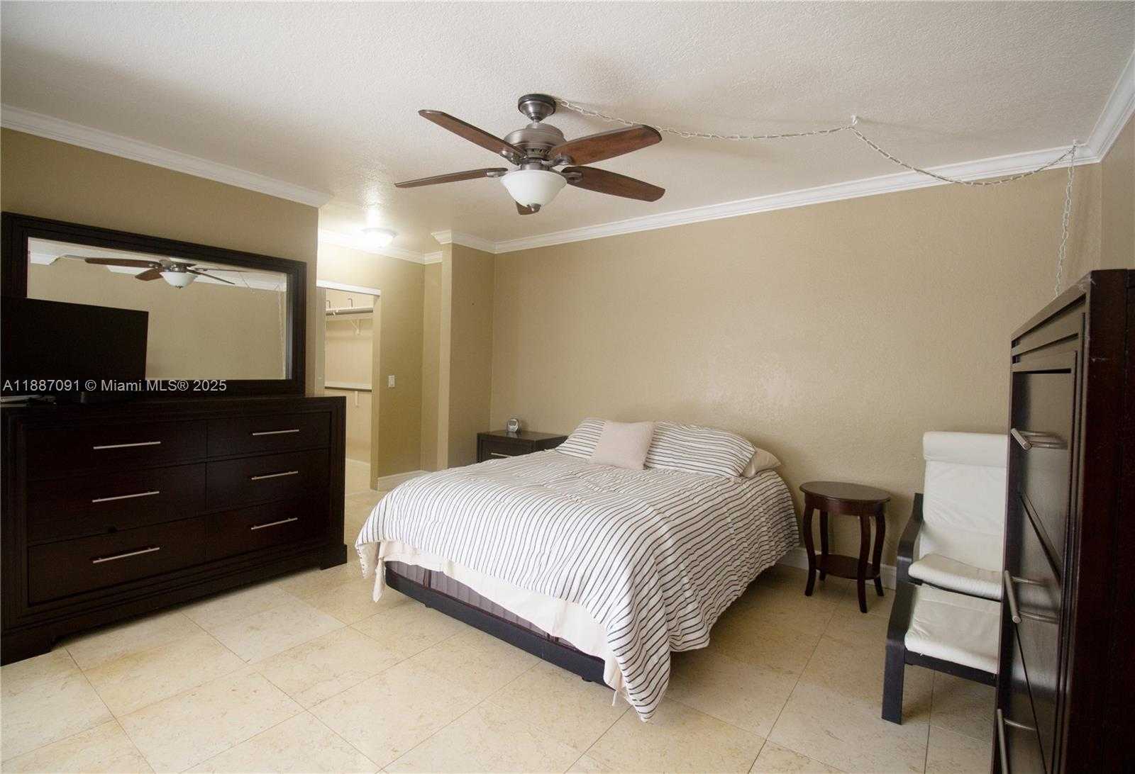 Small Image of 8544 LONG ACRE DR, Miramar Number 10