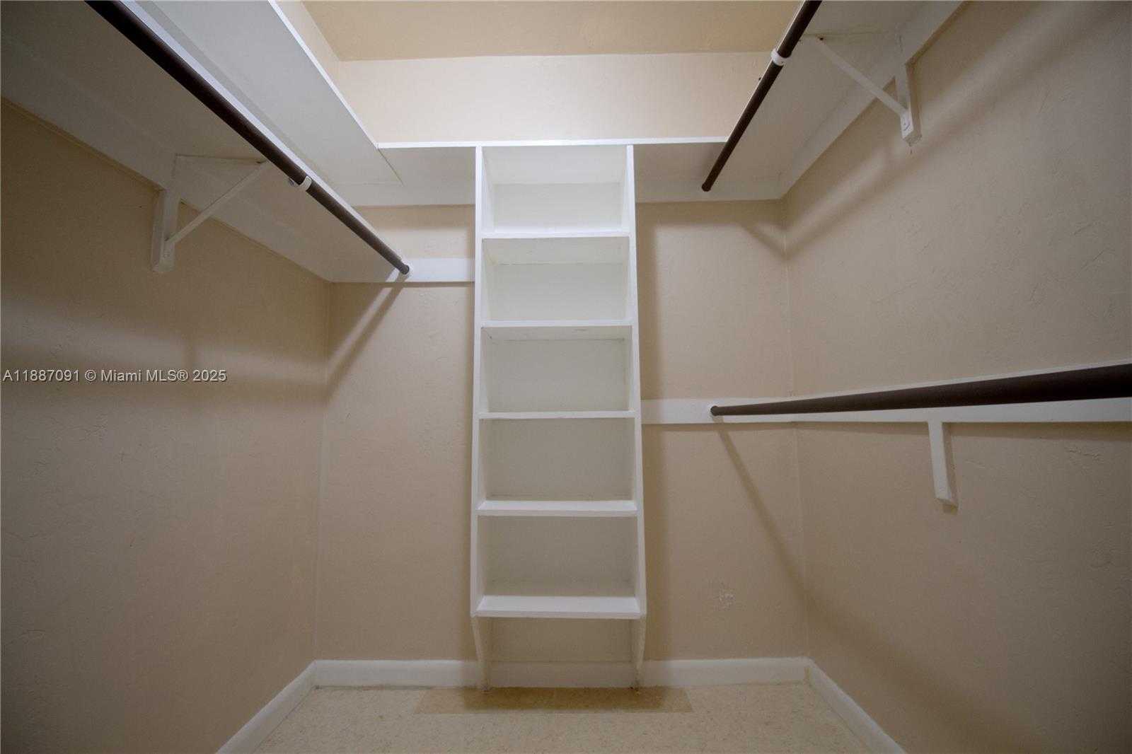 Small Image of 8544 LONG ACRE DR, Miramar Number 12