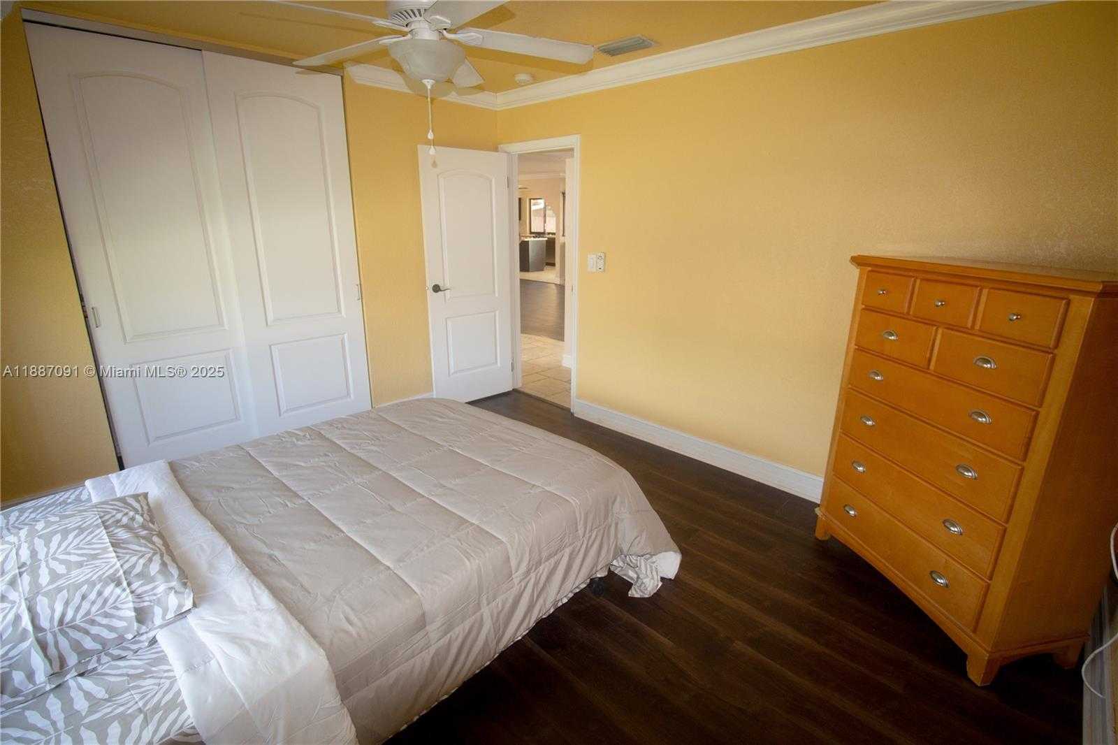 Small Image of 8544 LONG ACRE DR, Miramar Number 16