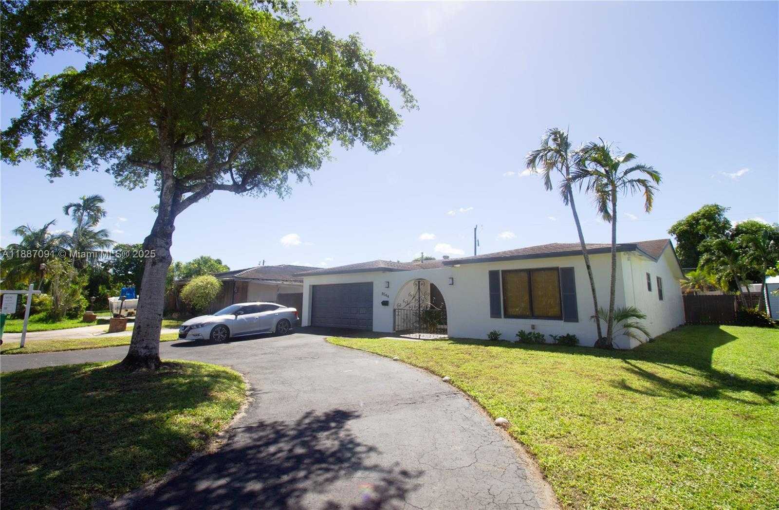 Small Image of 8544 LONG ACRE DR, Miramar Number 18