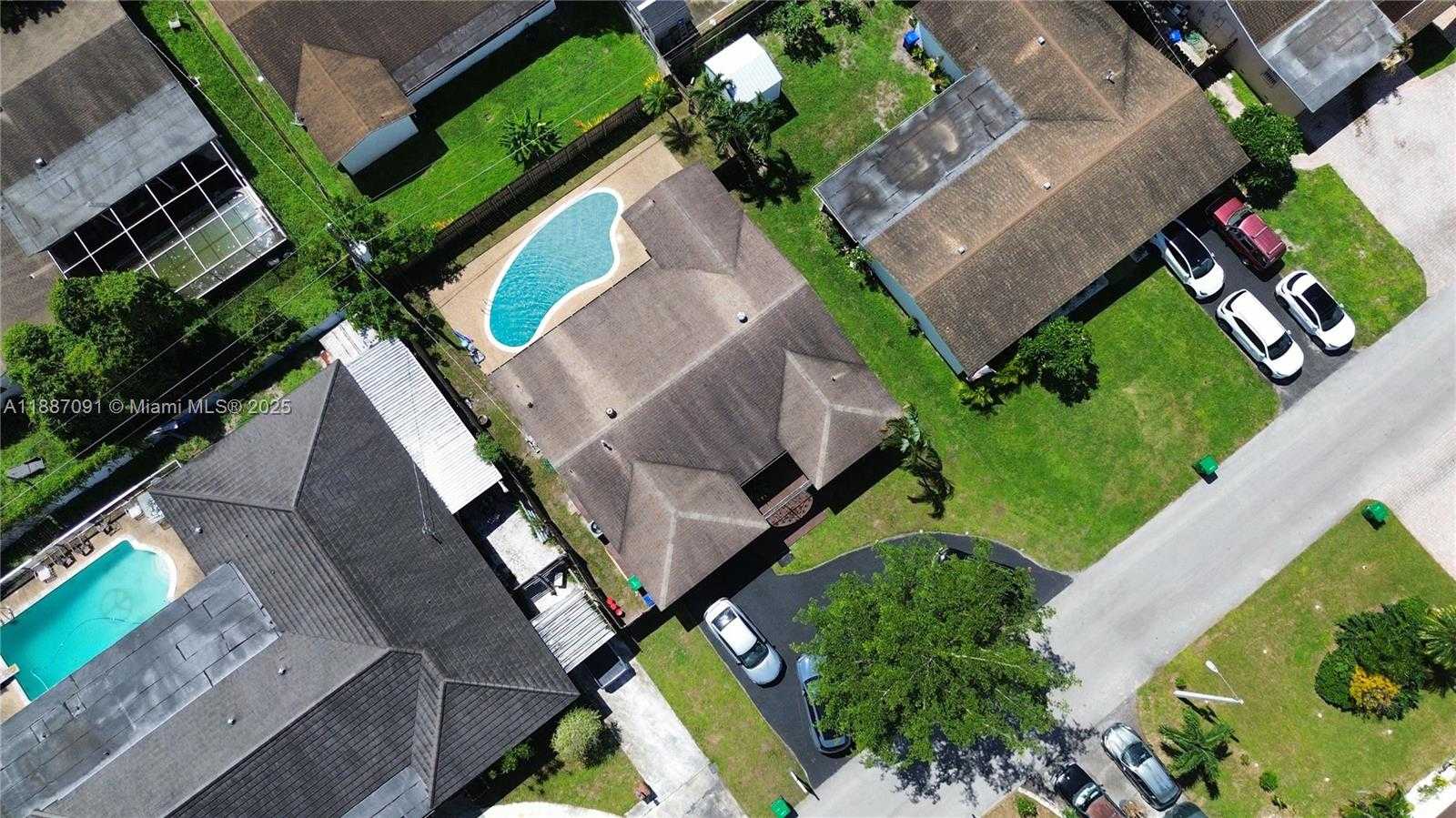 Small Image of 8544 LONG ACRE DR, Miramar Number 20