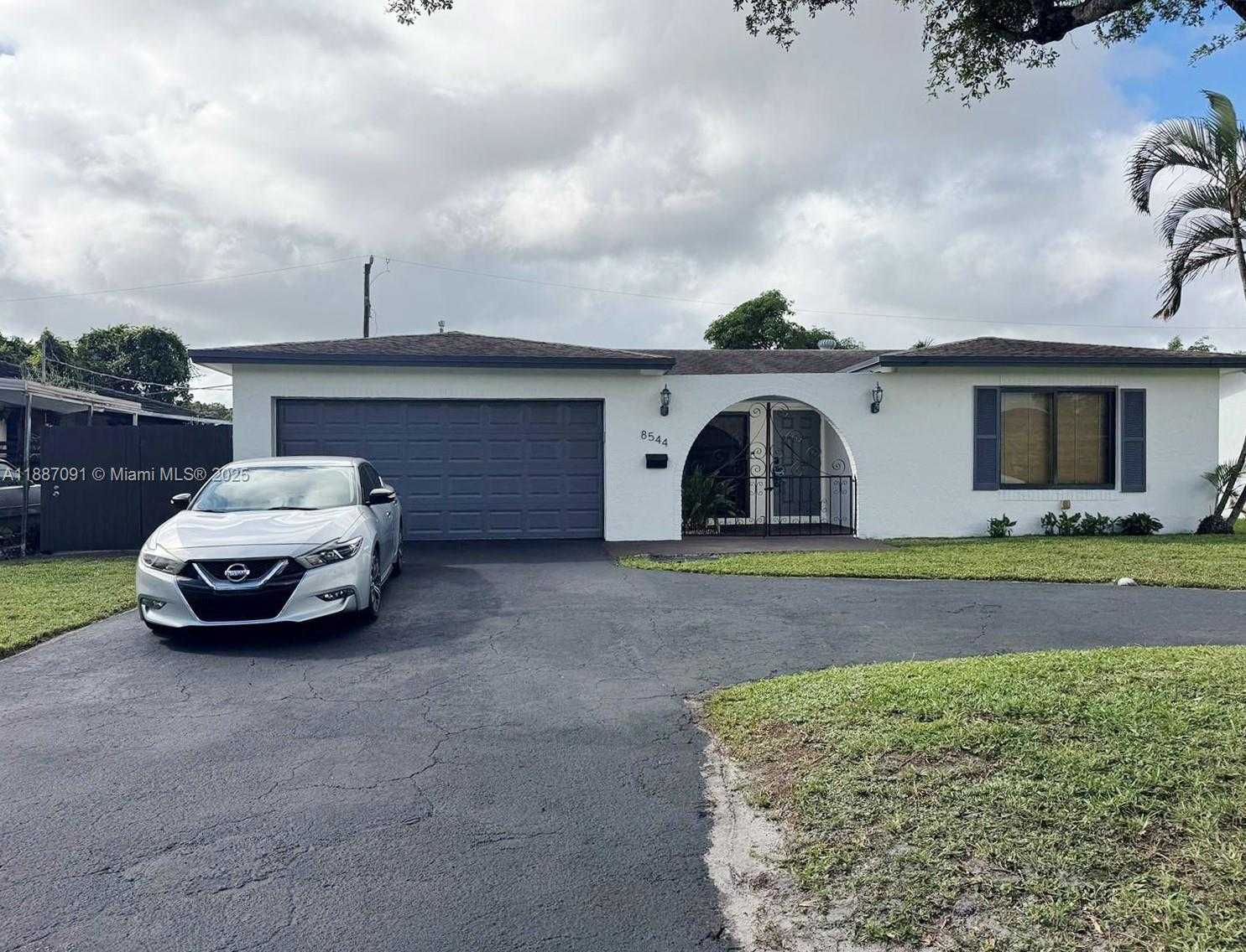 Small Image of 8544 LONG ACRE DR, Miramar Number 21