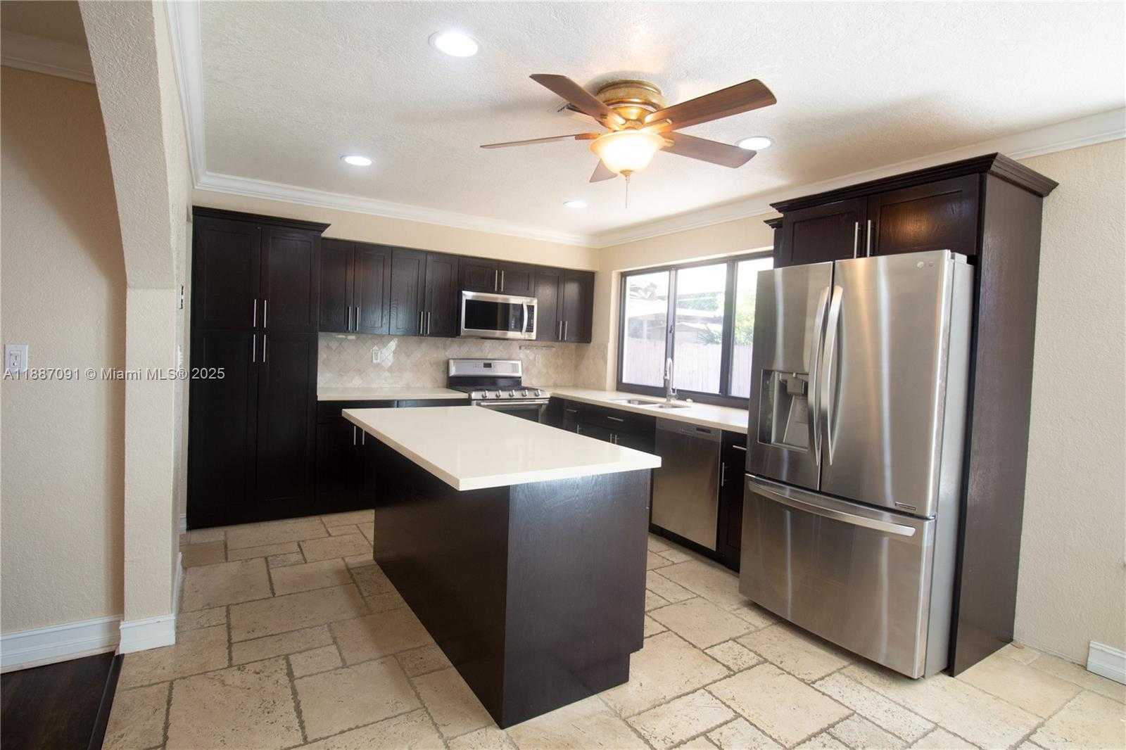 Small Image of 8544 LONG ACRE DR, Miramar Number 6