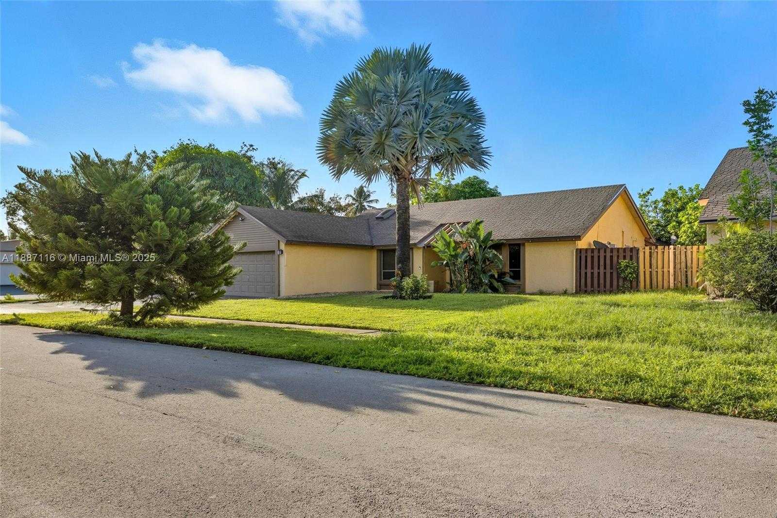 Small Image of 8240 NORTH WEST 51ST CT, Lauderhill Number 2