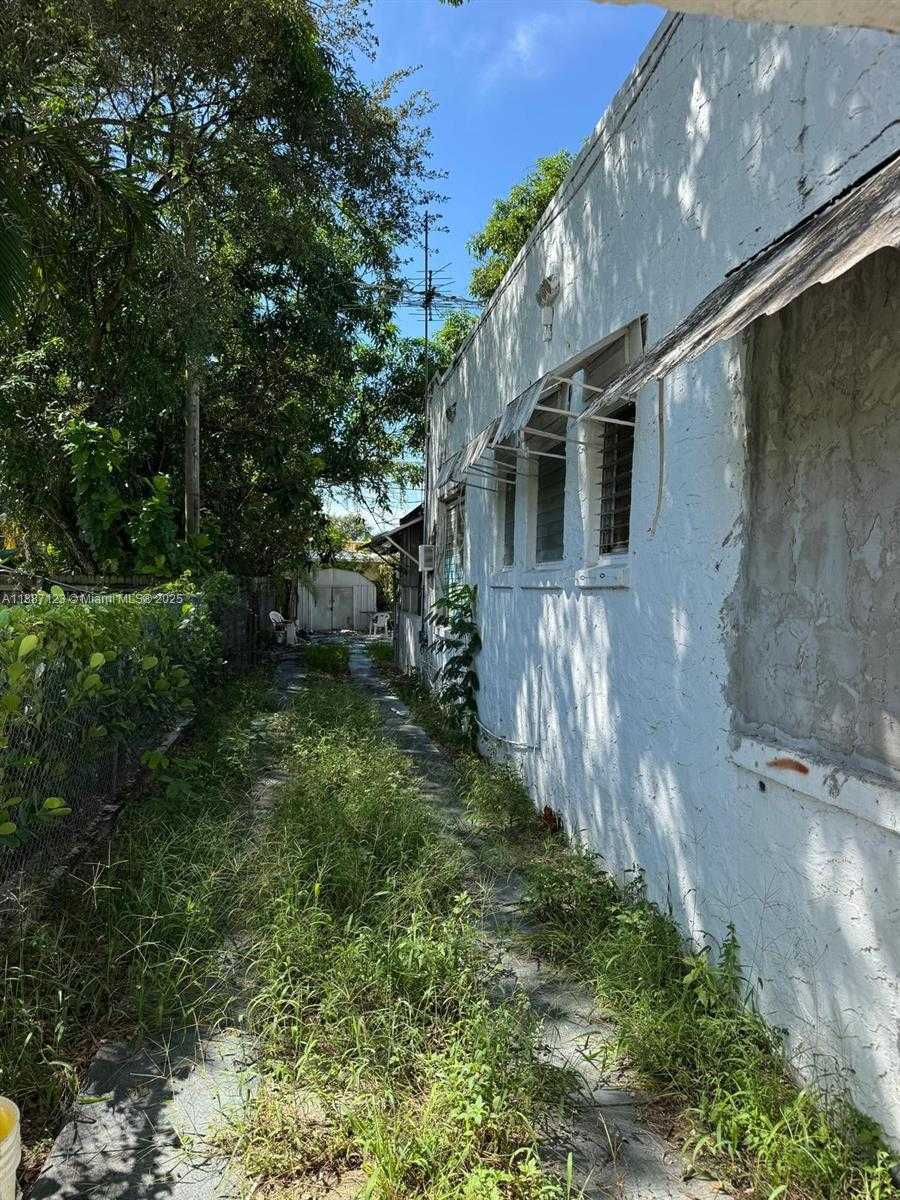 Small Image of 1920 SOUTH WEST 13TH ST, Miami Number 2