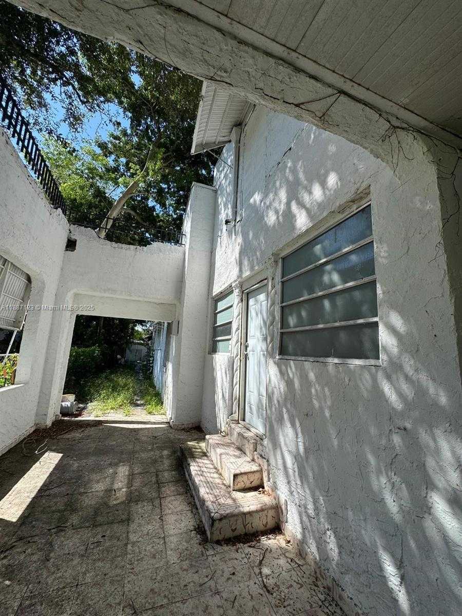 Small Image of 1920 SOUTH WEST 13TH ST, Miami Number 3