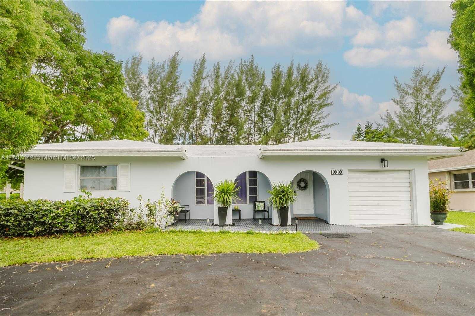 Small Image of 10300 NORTH WEST 80TH CT, Tamarac Number 13