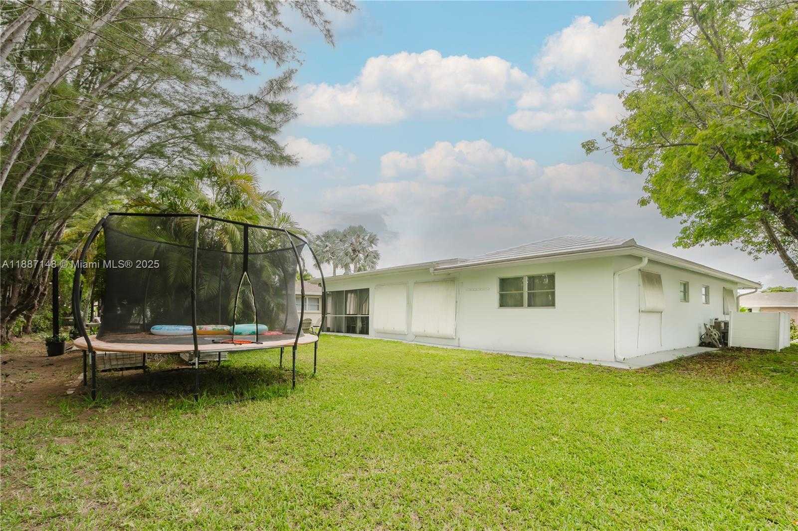 Small Image of 10300 NORTH WEST 80TH CT, Tamarac Number 16