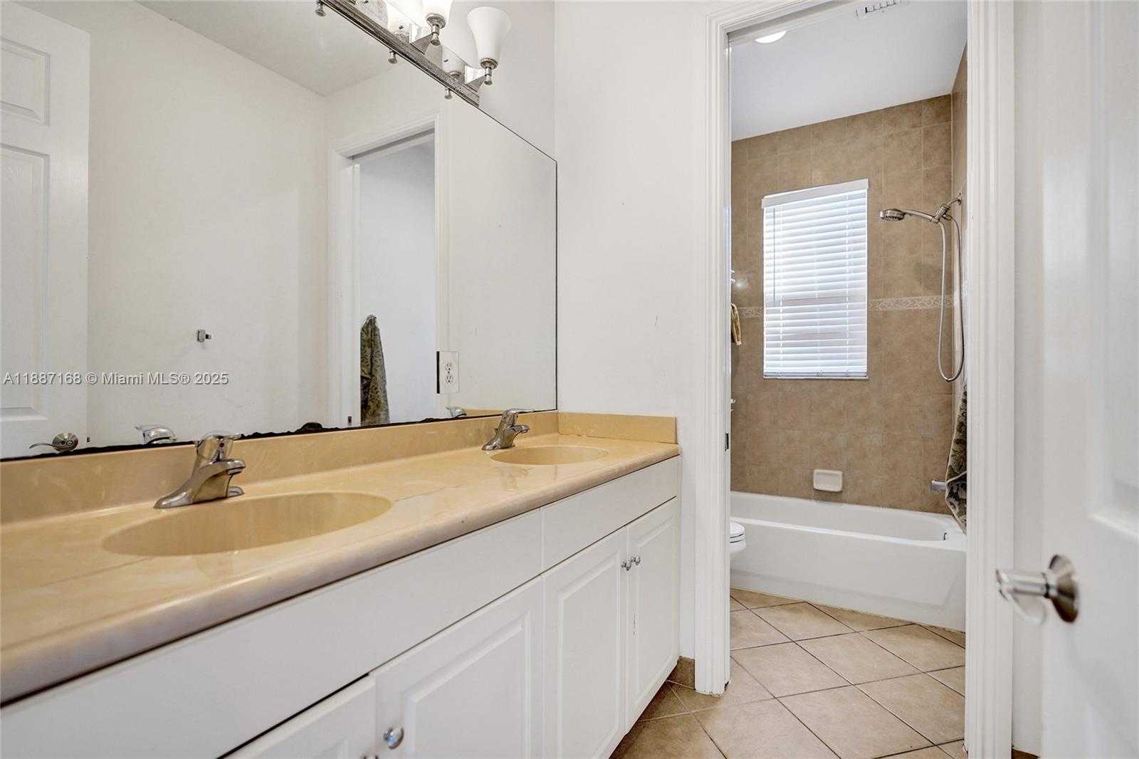 Small Image of 8824 COBBLESTONE POINT CIR, Boynton Beach Number 27