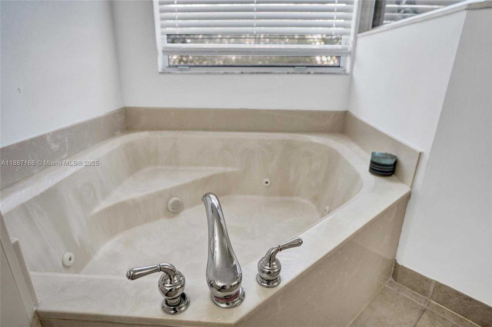 Small Image of 8824 COBBLESTONE POINT CIR, Boynton Beach Number 37