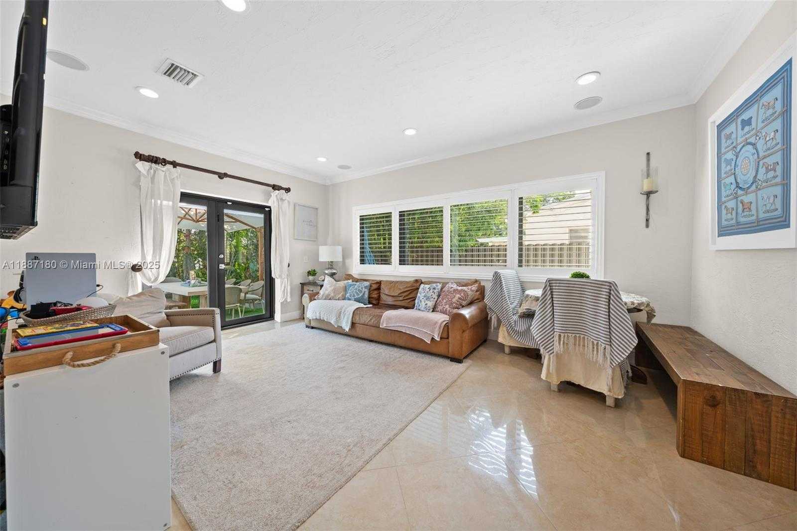 Small Image of 6420 SOUTH WEST 63RD TER, South Miami Number 13