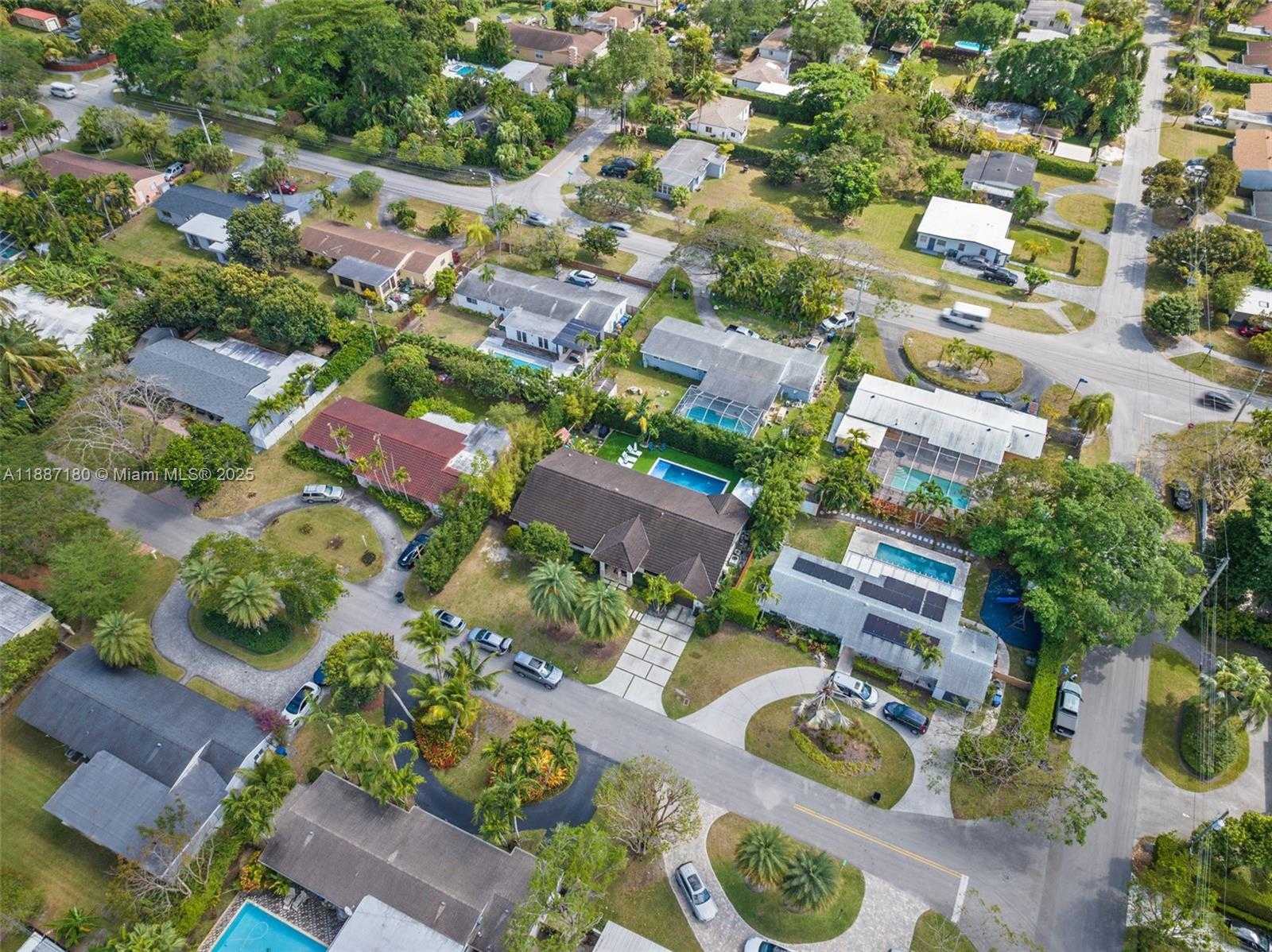 Small Image of 6420 SOUTH WEST 63RD TER, South Miami Number 38