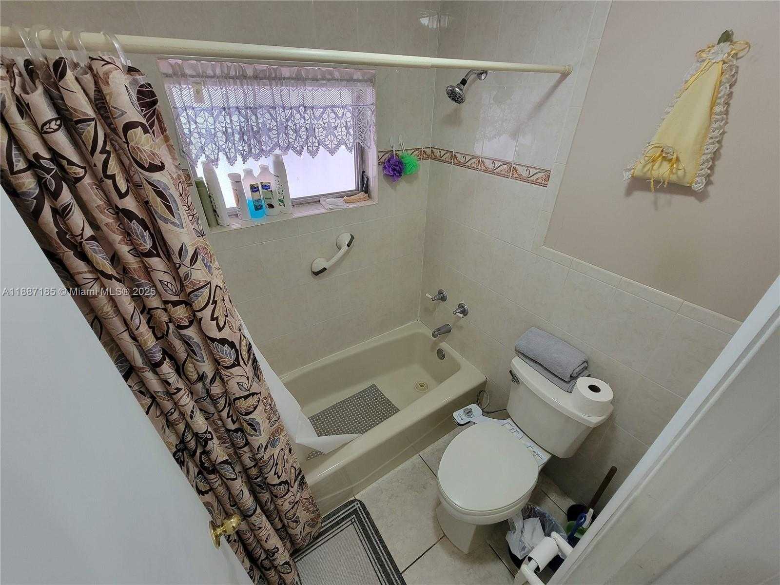 Small Image of 17231 NORTH WEST 53RD PL, Miami Gardens Number 16