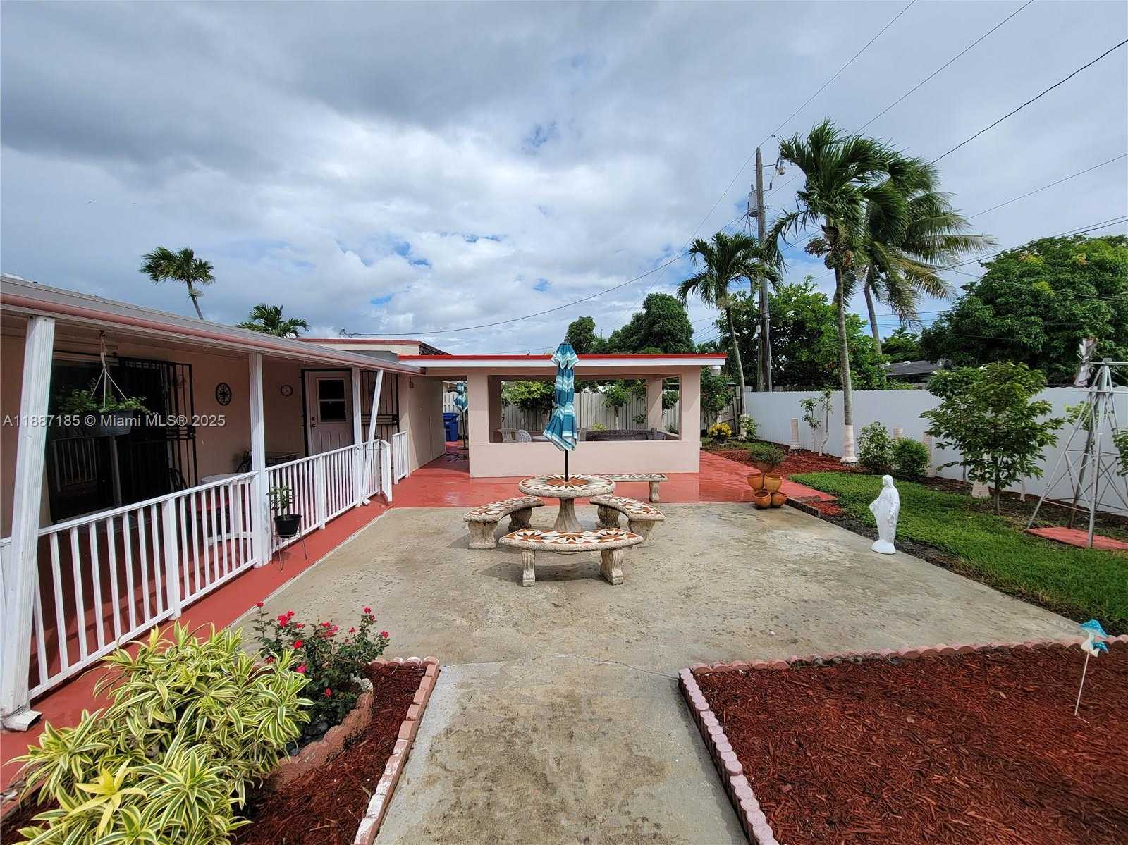 Small Image of 17231 NORTH WEST 53RD PL, Miami Gardens Number 5
