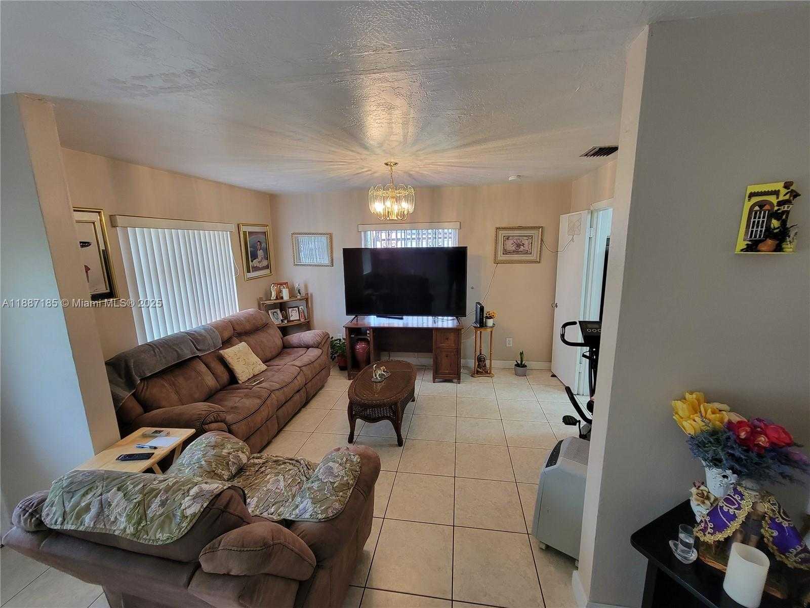 Small Image of 17231 NORTH WEST 53RD PL, Miami Gardens Number 6