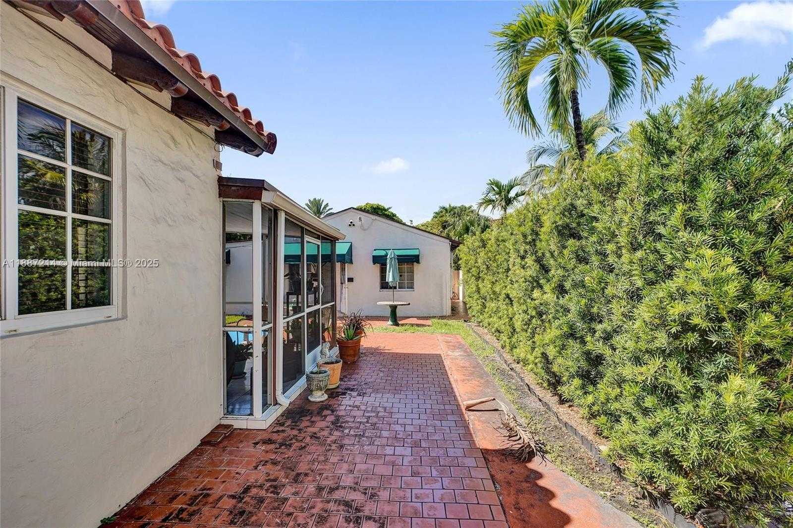 Small Image of 2024 ALTON, Miami Beach Number 31