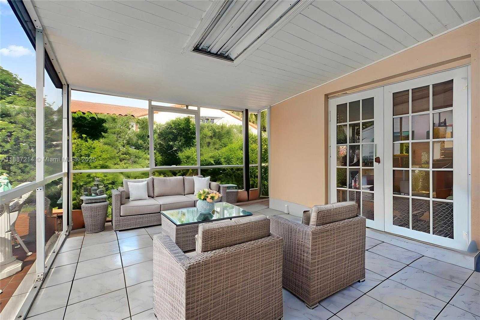 Small Image of 2024 ALTON, Miami Beach Number 9