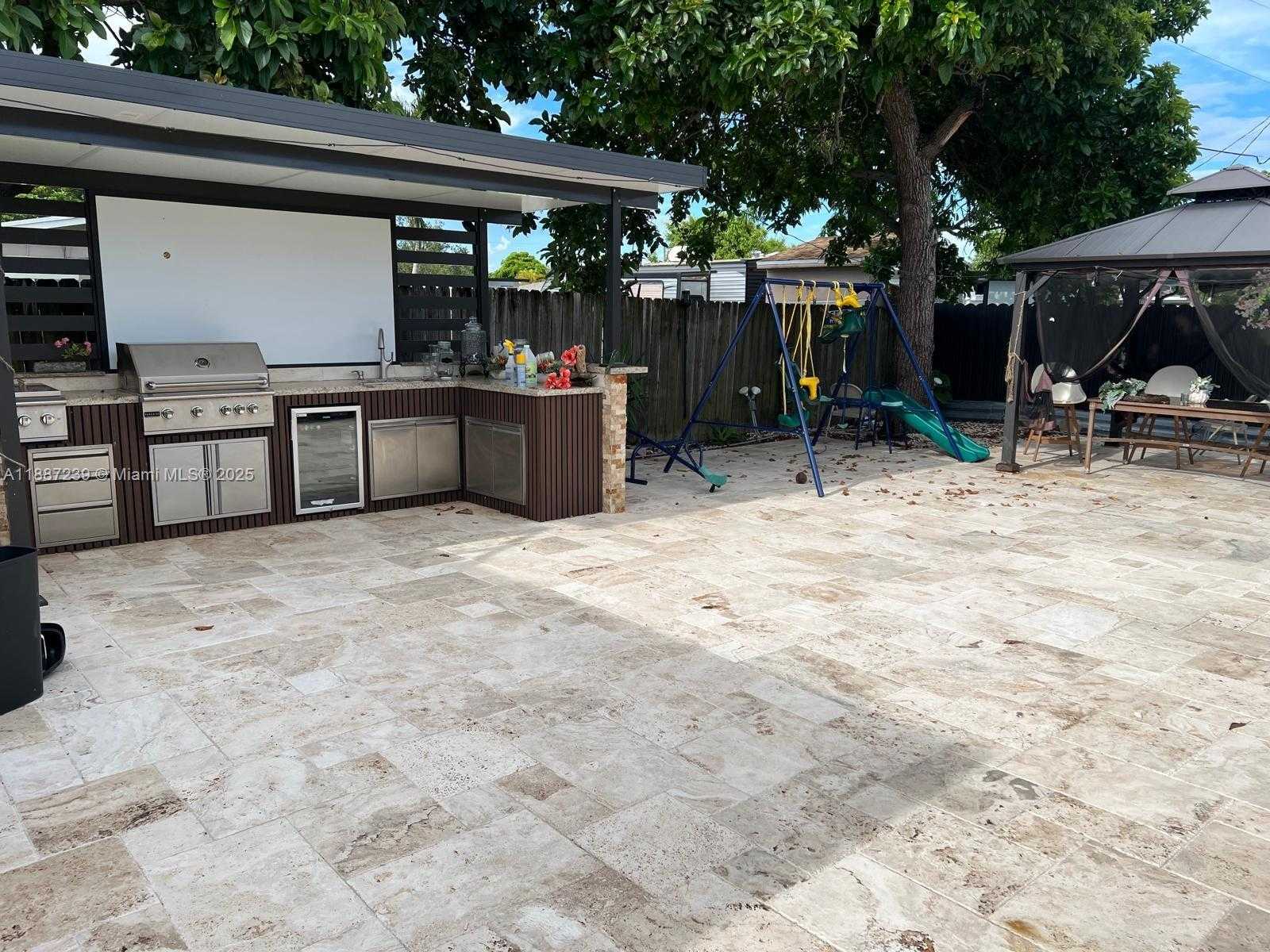 Small Image of 9955 PAN AMERICAN DR, Cutler Bay Number 3