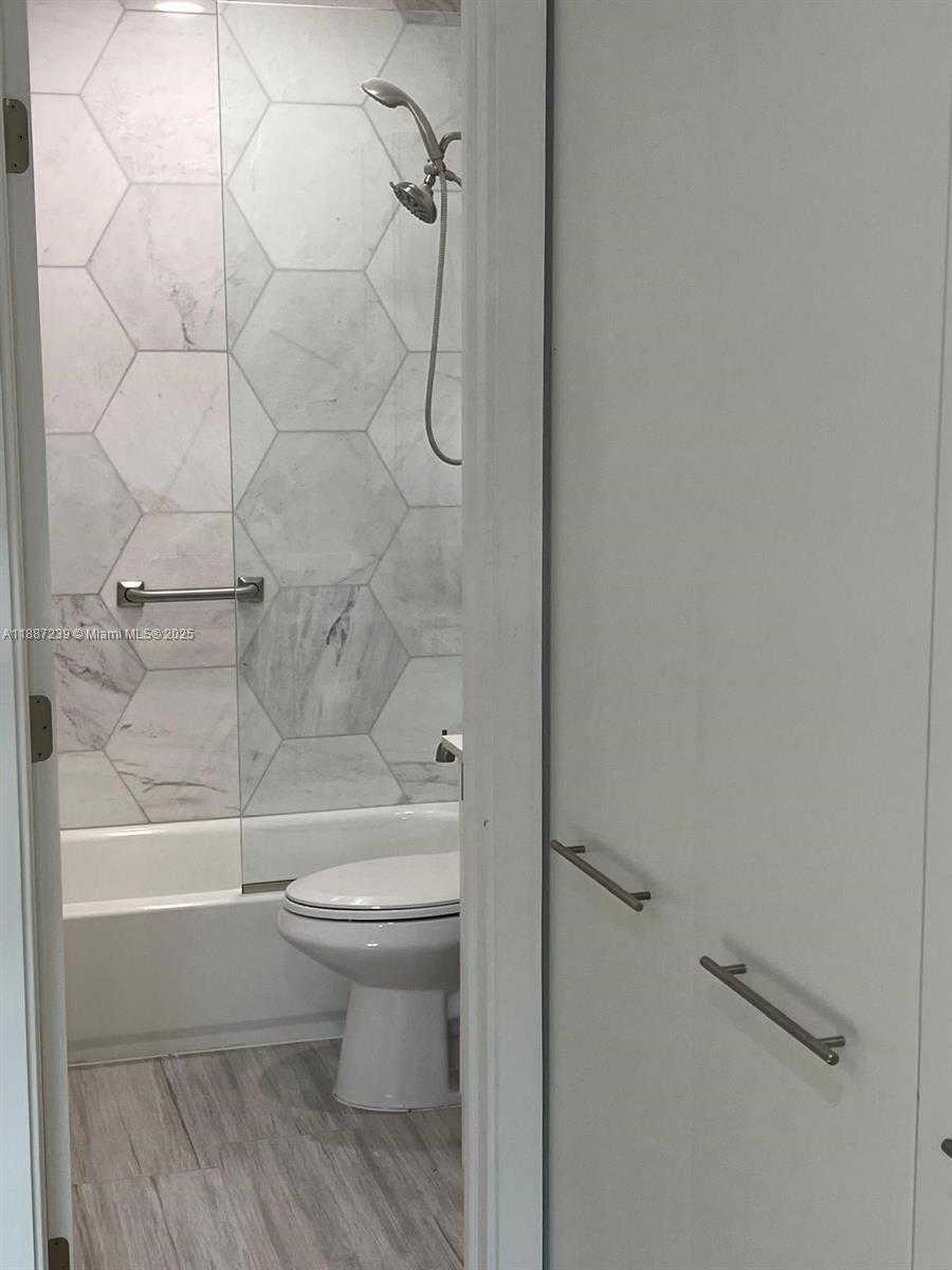 Small Image of 9955 PAN AMERICAN DR, Cutler Bay Number 5