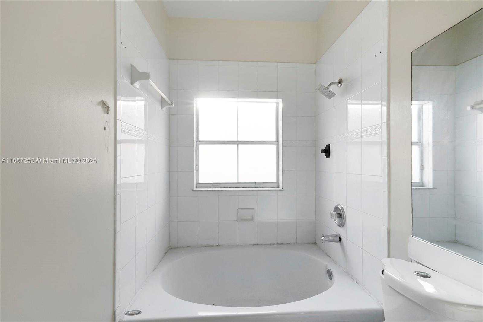 Small Image of 7978 NORTH WEST 200TH ST, Hialeah Number 15