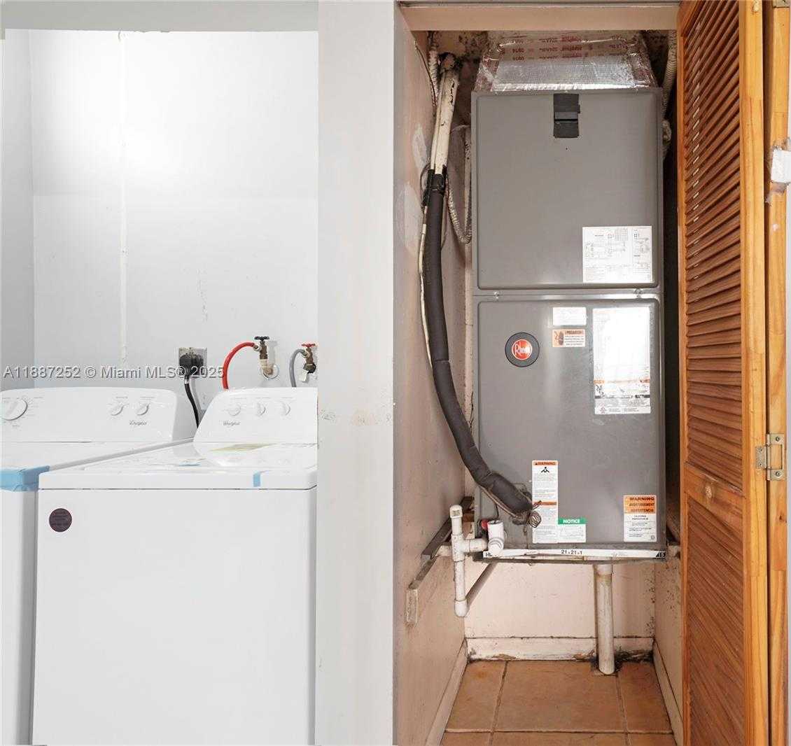 Small Image of 7978 NORTH WEST 200TH ST, Hialeah Number 25