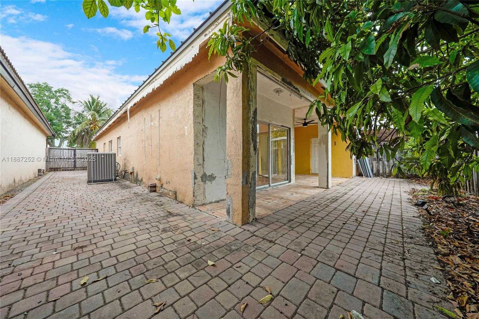 Small Image of 7978 NORTH WEST 200TH ST, Hialeah Number 30