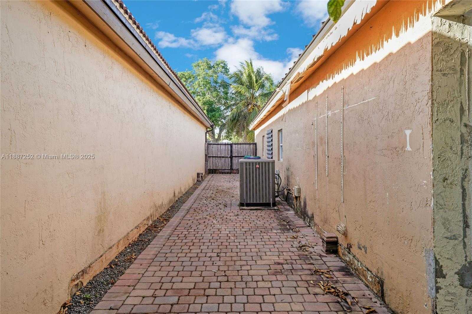 Small Image of 7978 NORTH WEST 200TH ST, Hialeah Number 32