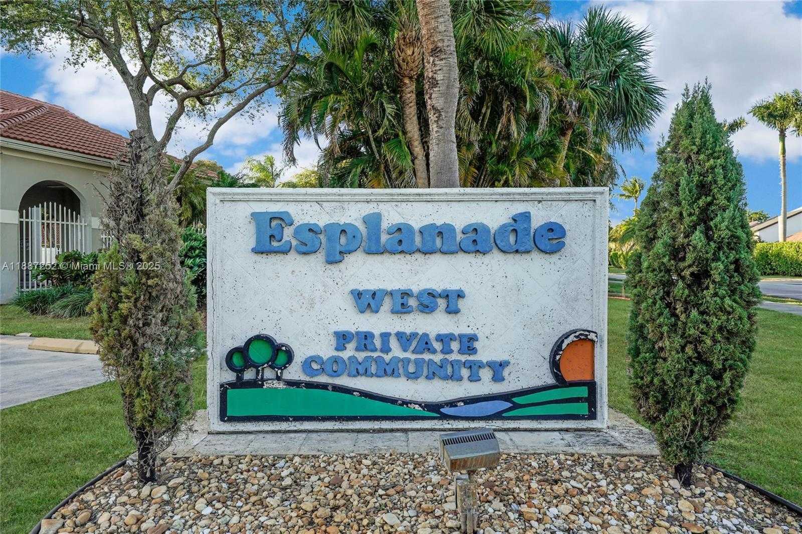 Small Image of 7978 NORTH WEST 200TH ST, Hialeah Number 33