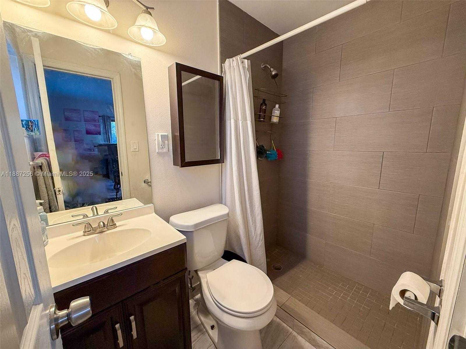 Small Image of 6630 CHARLESTON ST, Hollywood Number 11