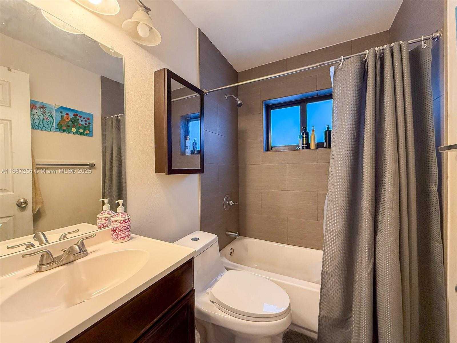 Small Image of 6630 CHARLESTON ST, Hollywood Number 12