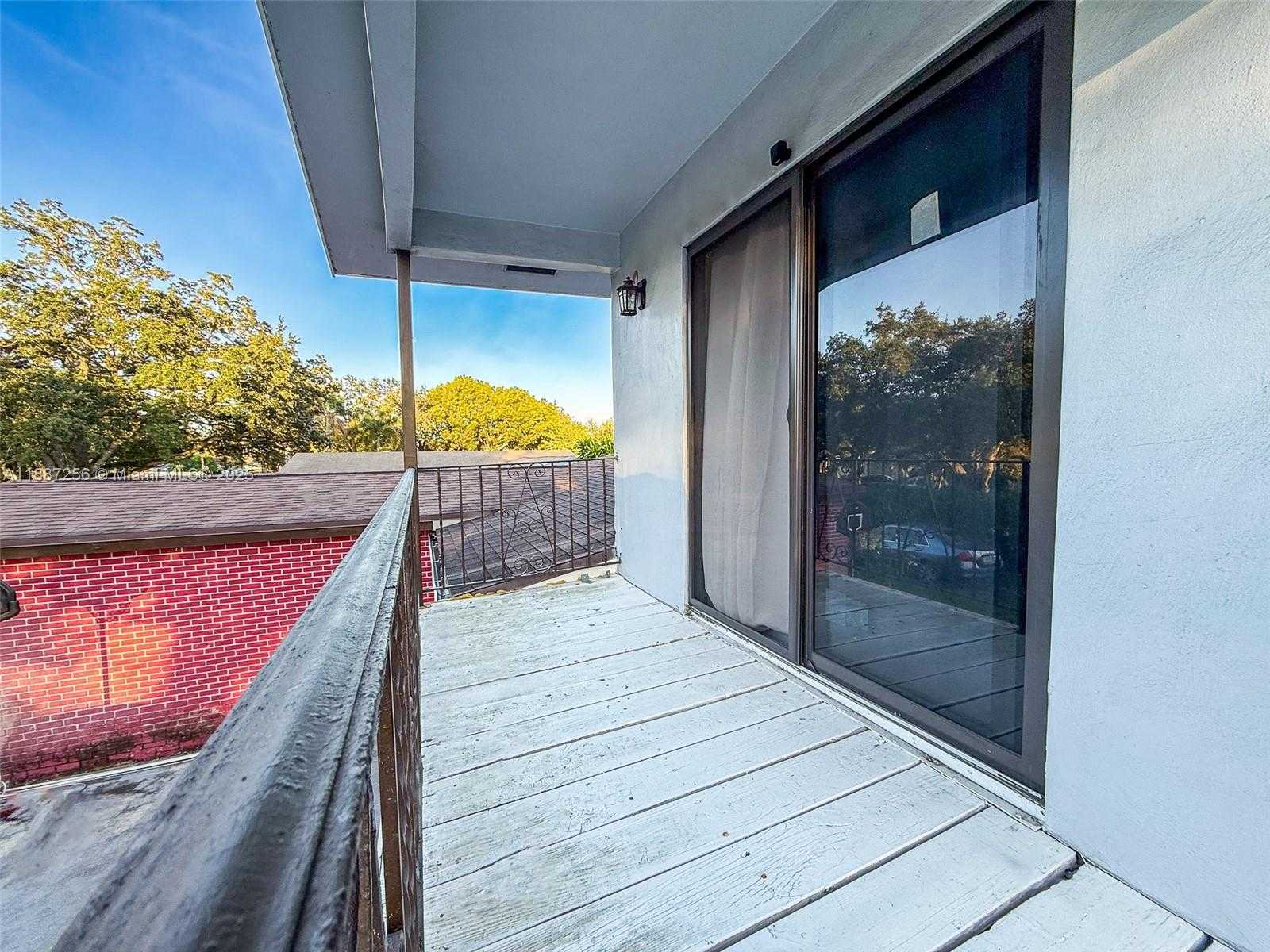 Small Image of 6630 CHARLESTON ST, Hollywood Number 3