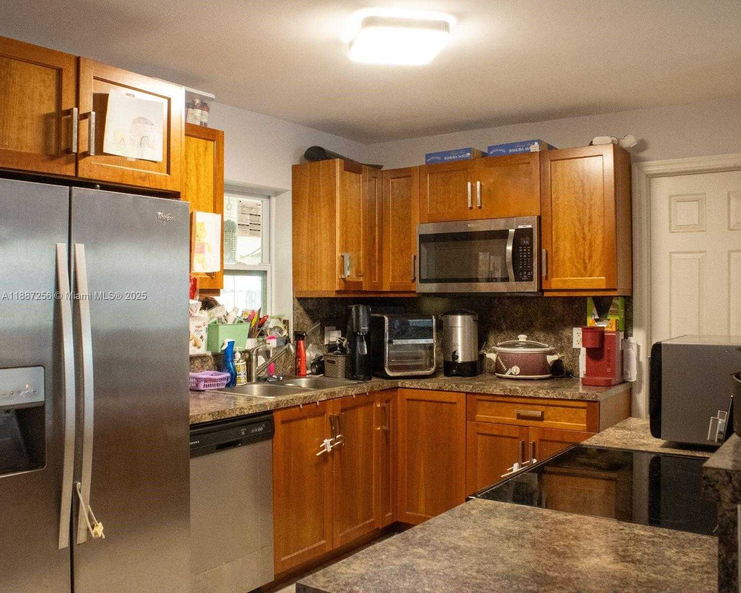 Small Image of 6630 CHARLESTON ST, Hollywood Number 4