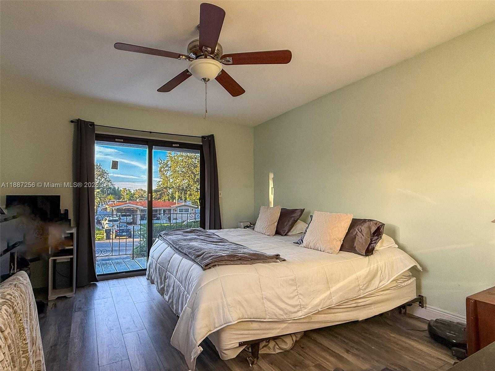 Small Image of 6630 CHARLESTON ST, Hollywood Number 5