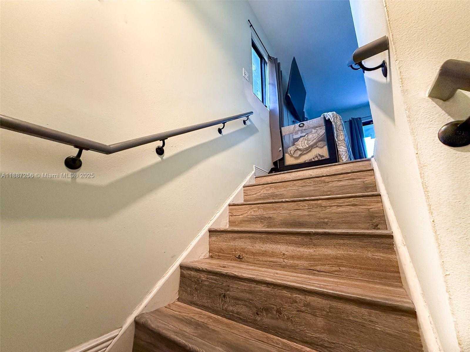 Small Image of 6630 CHARLESTON ST, Hollywood Number 8