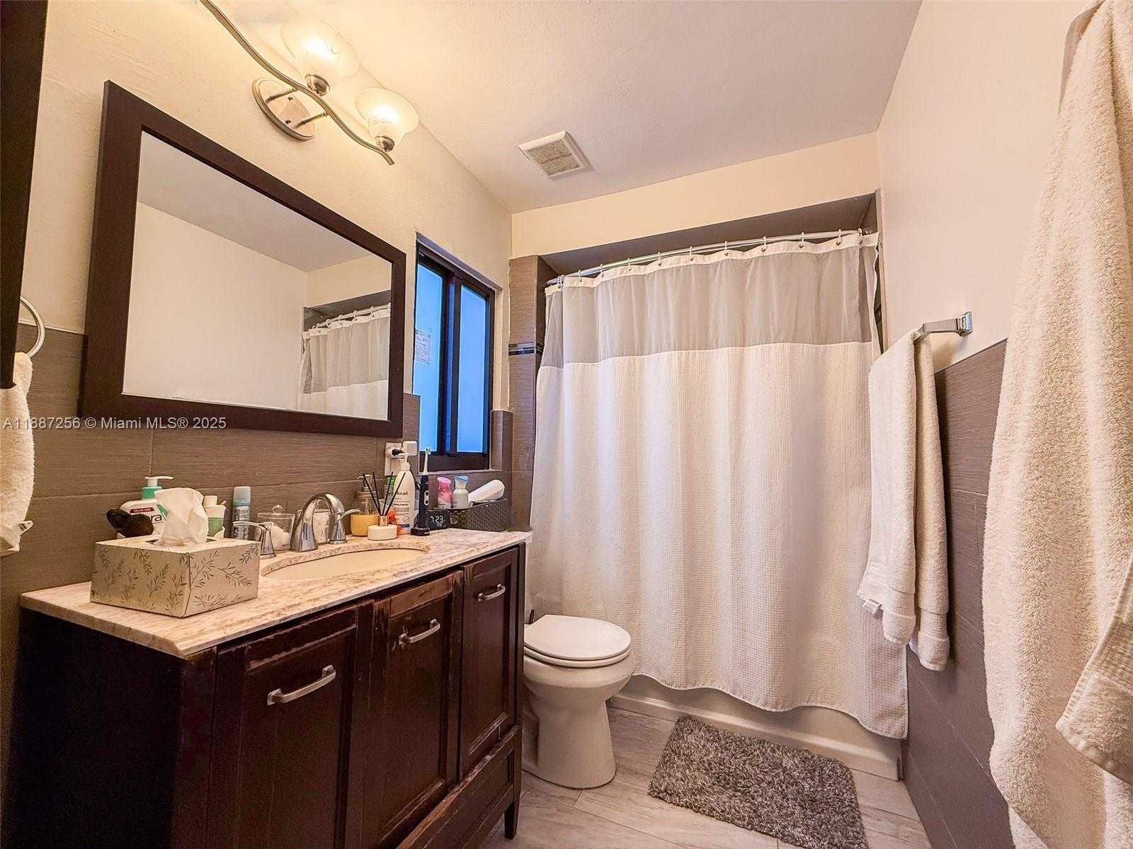 Small Image of 6630 CHARLESTON ST, Hollywood Number 9