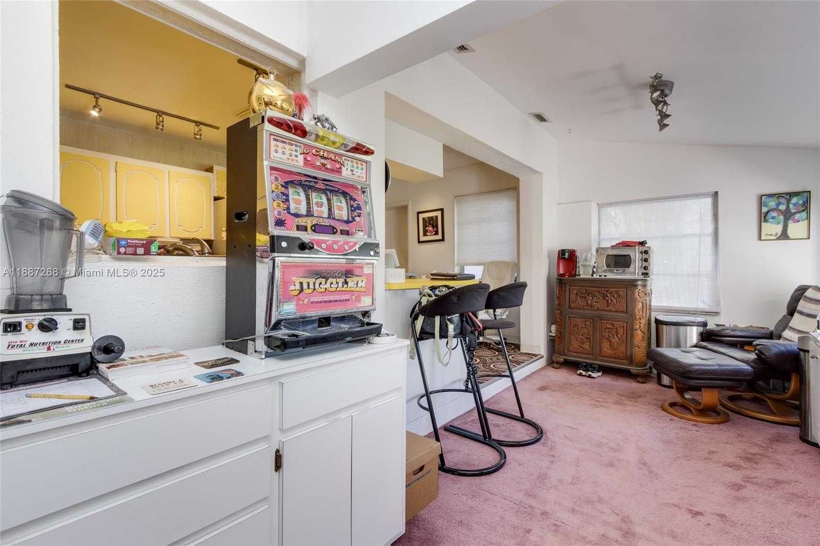 Small Image of 1431 WILEY ST, Hollywood Number 16