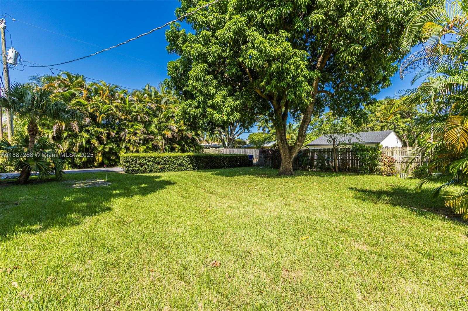 Small Image of 1431 WILEY ST, Hollywood Number 3