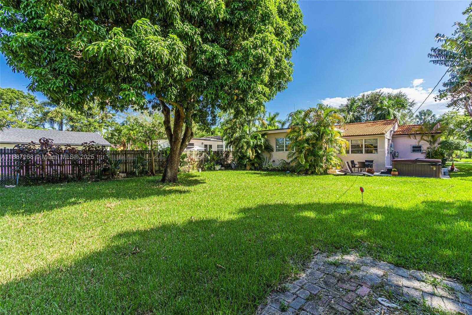 Small Image of 1431 WILEY ST, Hollywood Number 4