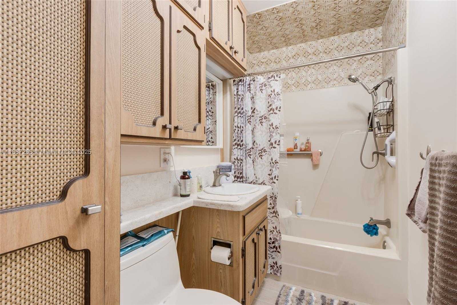 Small Image of 1431 WILEY ST, Hollywood Number 8