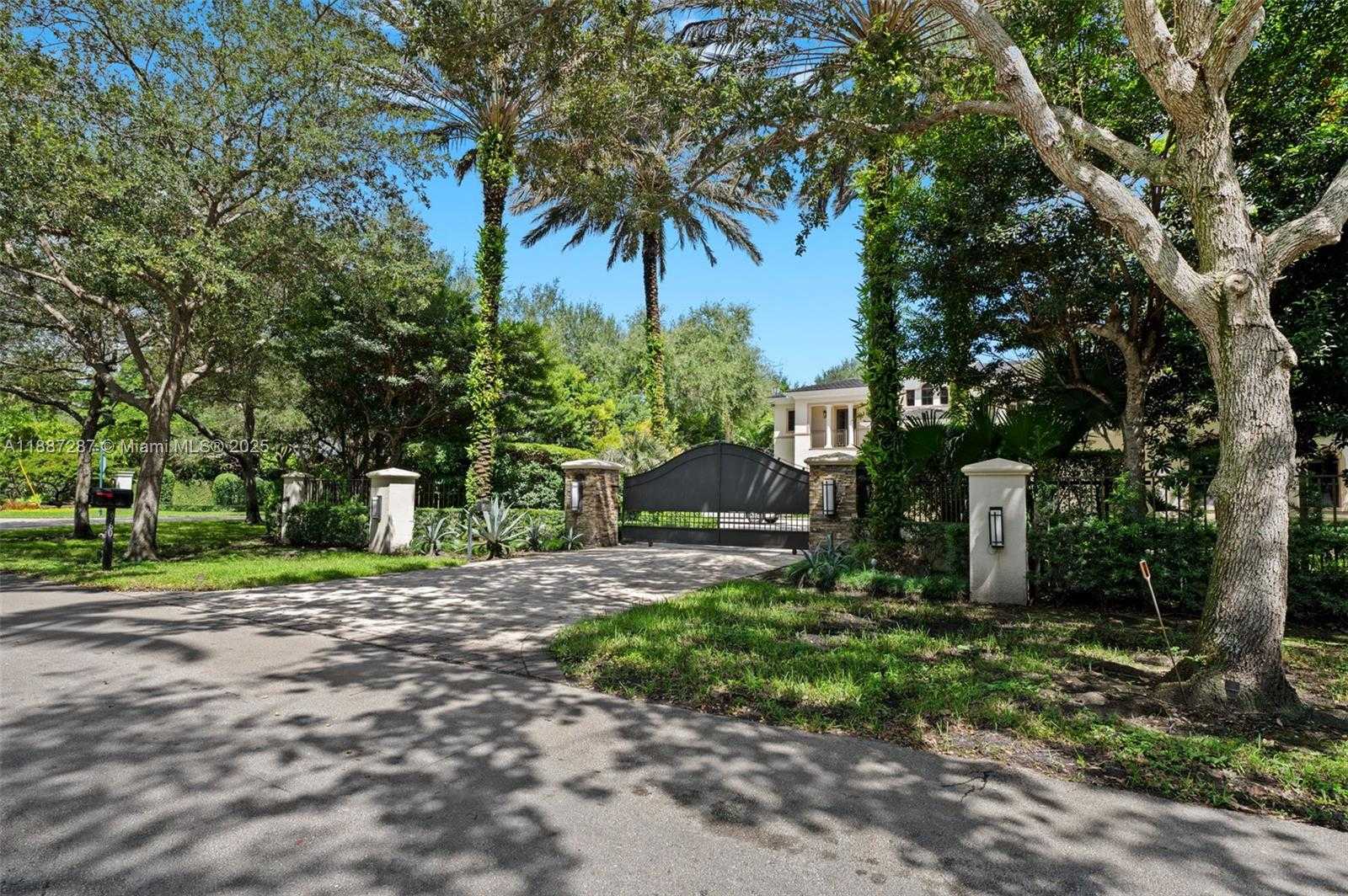 Small Image of 9601 SOUTH WEST 60 CT, Pinecrest Number 2