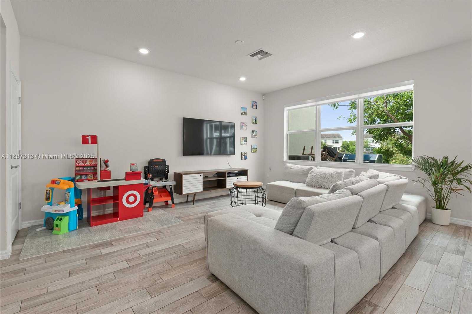 Small Image of 4955 EUCALYPTUS DR, Hollywood Number 10