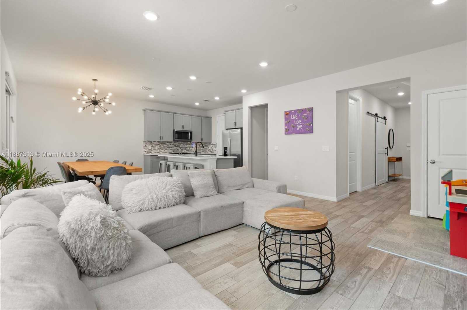 Small Image of 4955 EUCALYPTUS DR, Hollywood Number 11