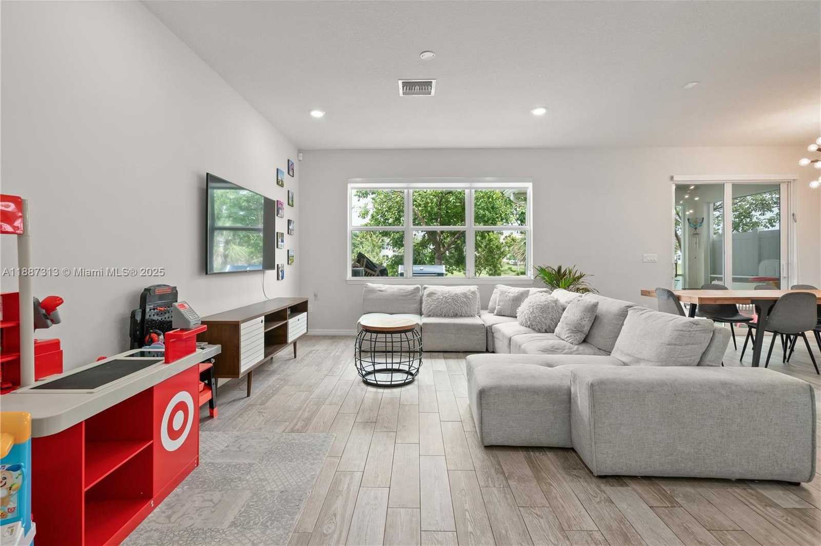 Small Image of 4955 EUCALYPTUS DR, Hollywood Number 12