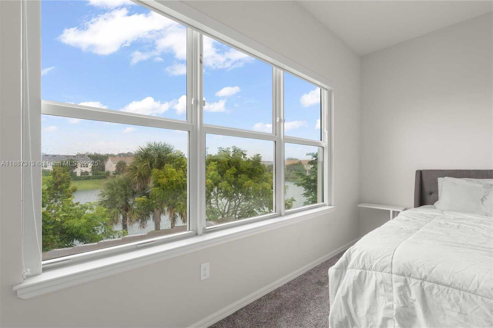 Small Image of 4955 EUCALYPTUS DR, Hollywood Number 21