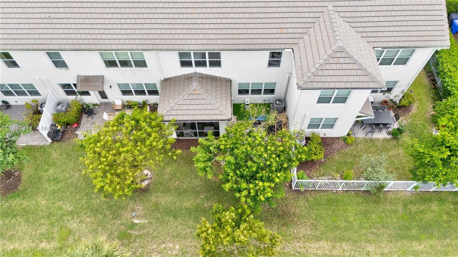 Small Image of 4955 EUCALYPTUS DR, Hollywood Number 42