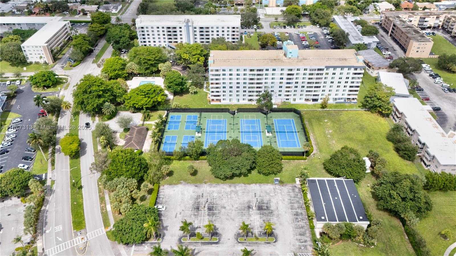 Small Image of 4955 EUCALYPTUS DR, Hollywood Number 52