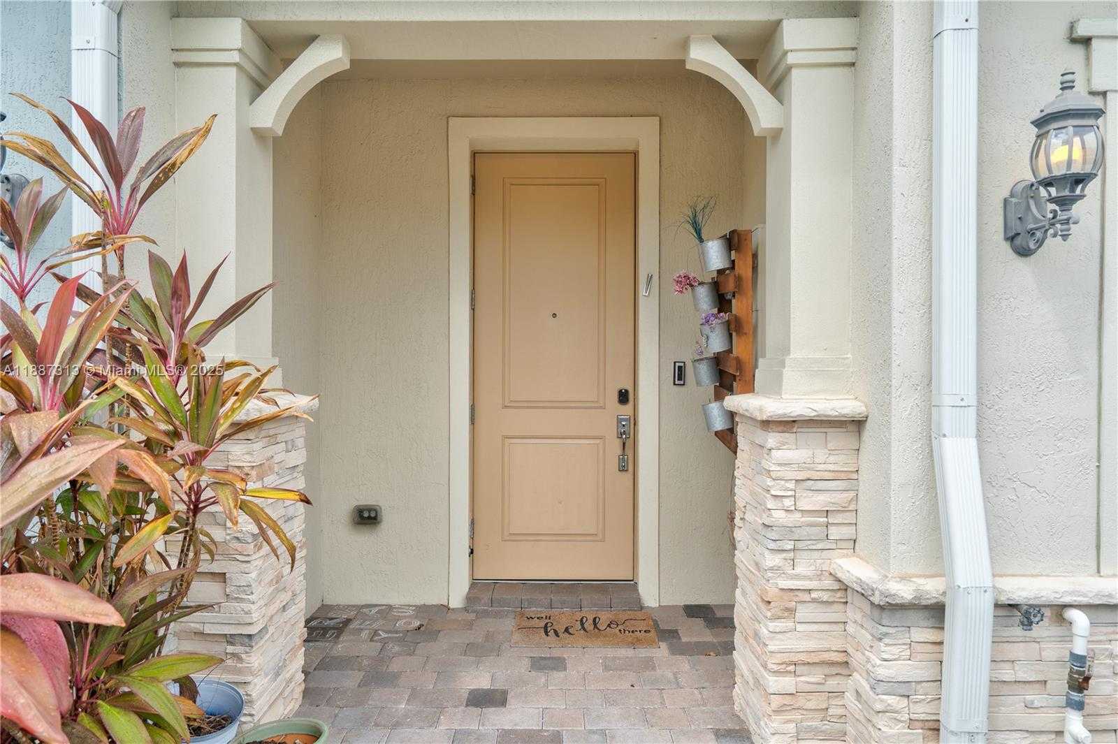 Small Image of 4955 EUCALYPTUS DR, Hollywood Number 7
