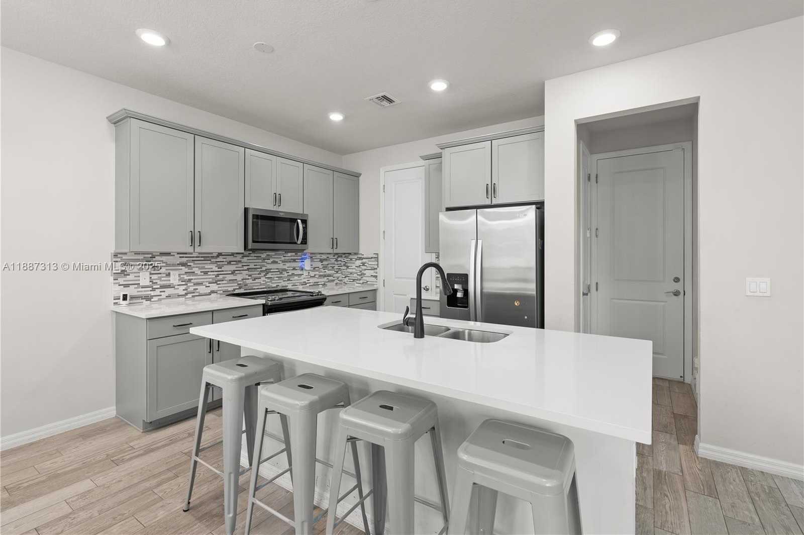 Small Image of 4955 EUCALYPTUS DR, Hollywood Number 8