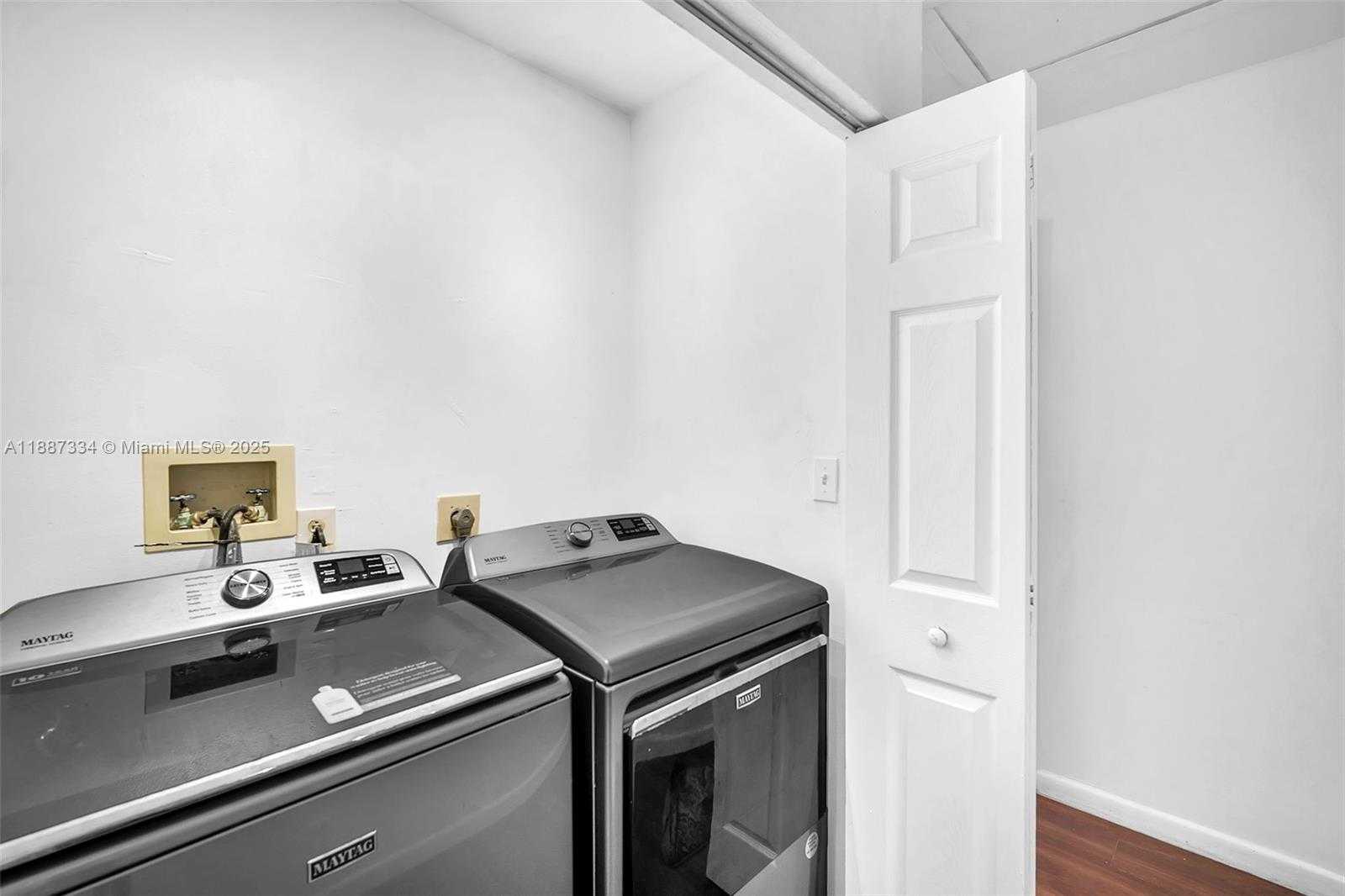 Small Image of 10741 NORTH SARATOGA DR, Cooper City Number 12