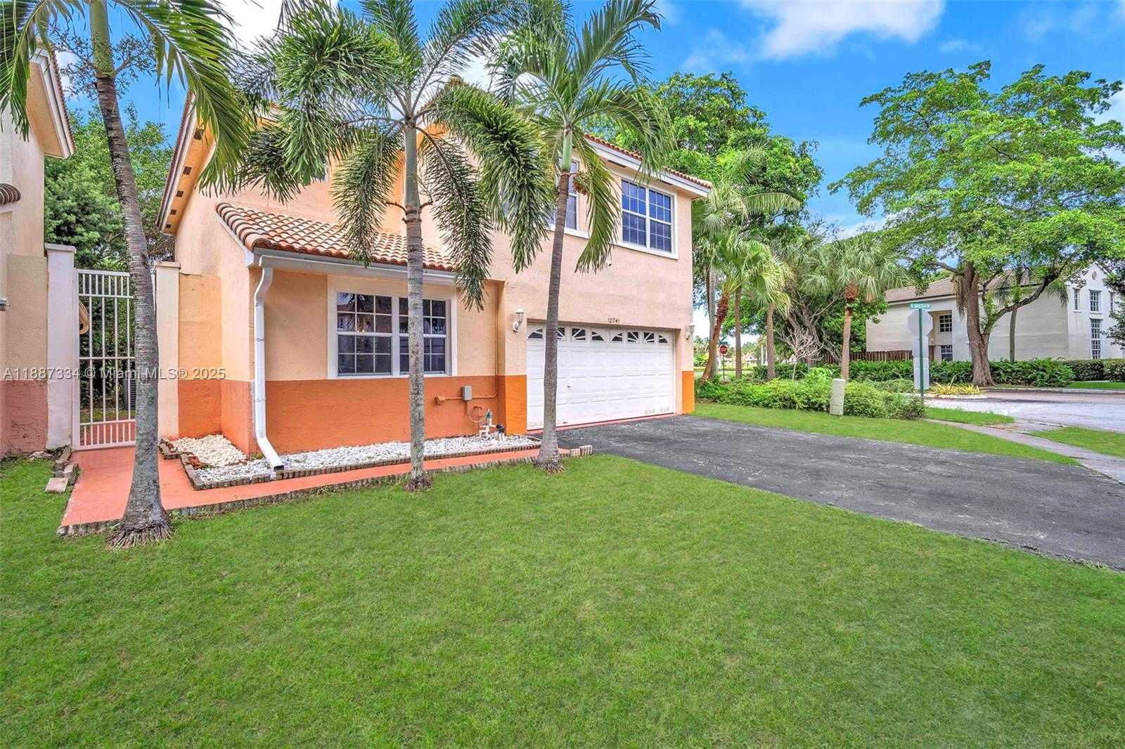 Small Image of 10741 NORTH SARATOGA DR, Cooper City Number 2
